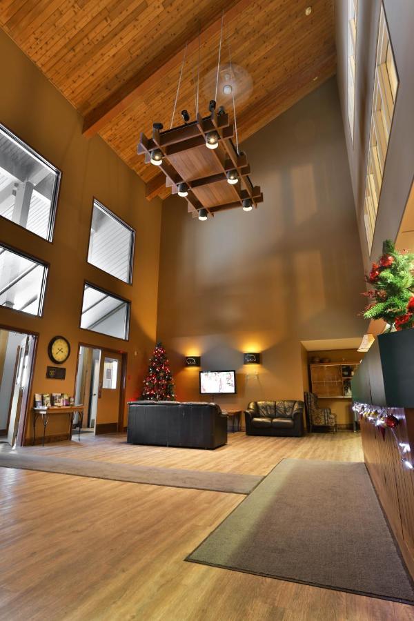 Griz Inn By Stayin Fernie Exterior photo