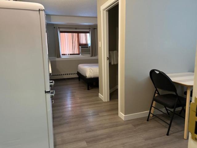 Griz Inn By Stayin Fernie Room photo