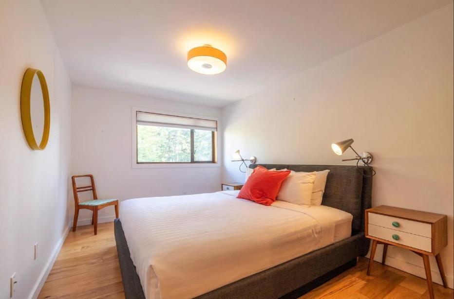 Griz Inn By Stayin Fernie Room photo