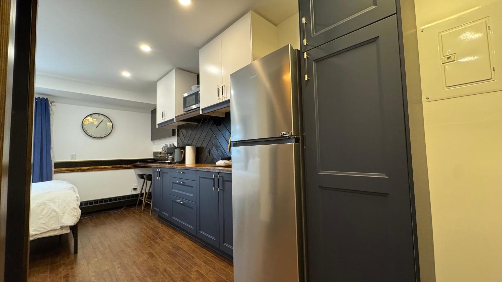Griz Inn By Stayin Fernie Room photo